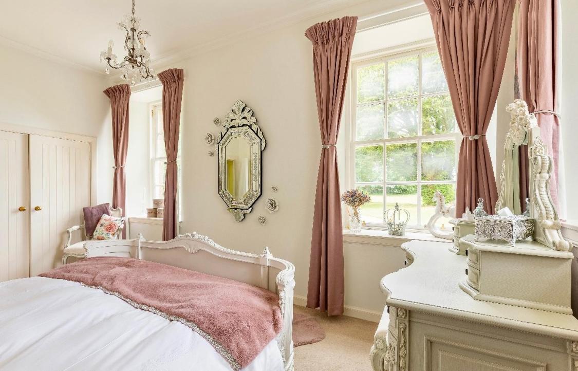 Private Room & Bathroom In Manor House Maybole Екстериор снимка